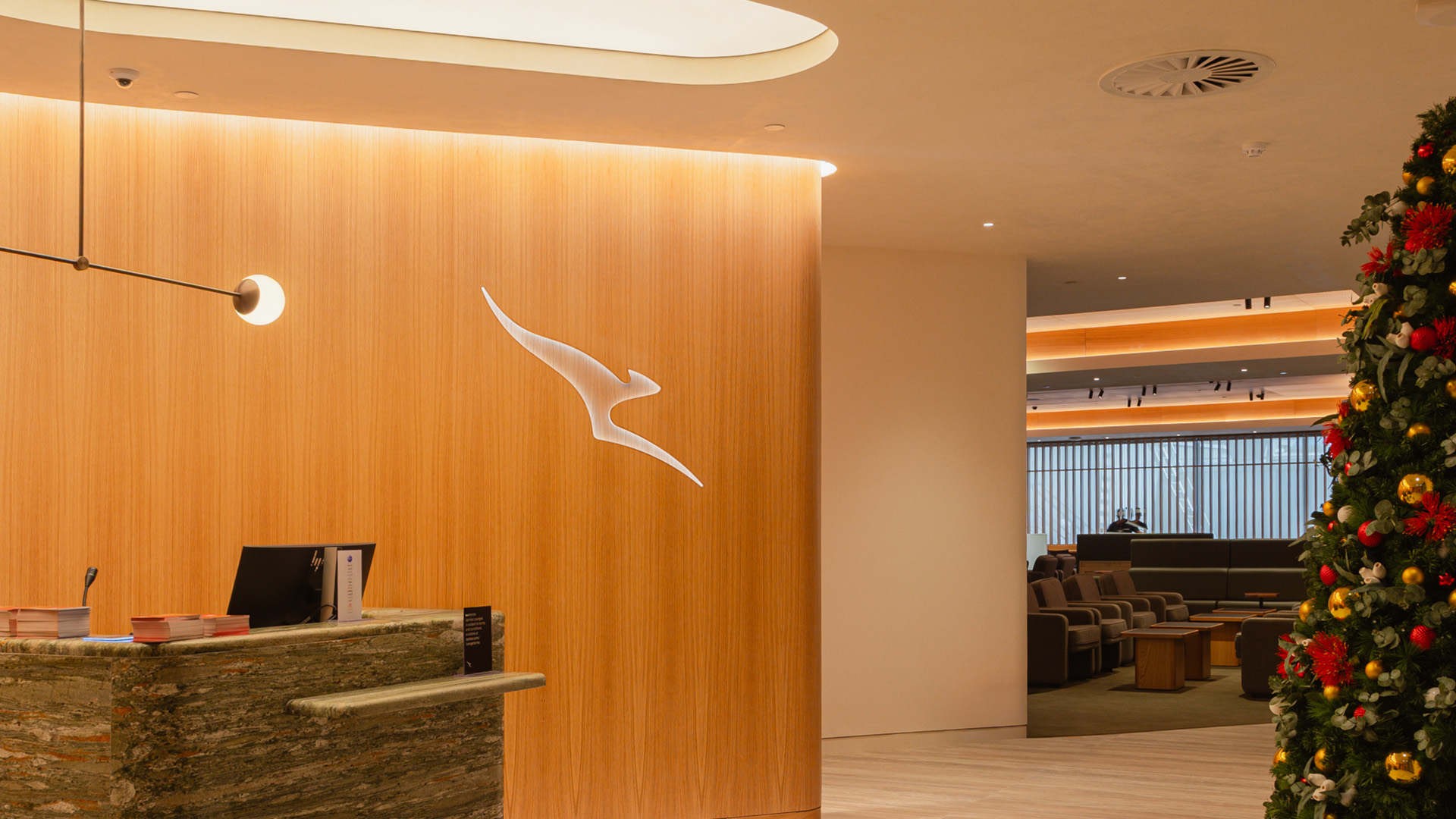 QANTAS LOUNGE