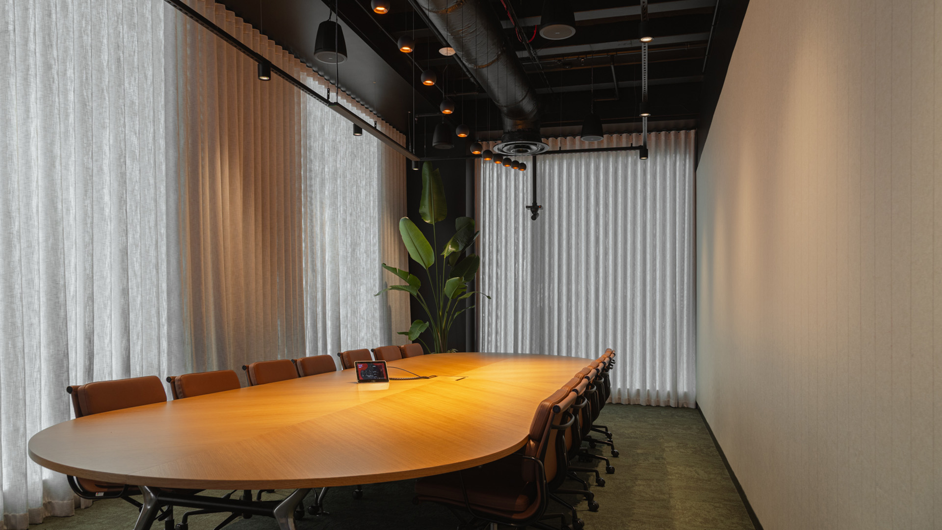 QANTAS OFFICE - Image 8