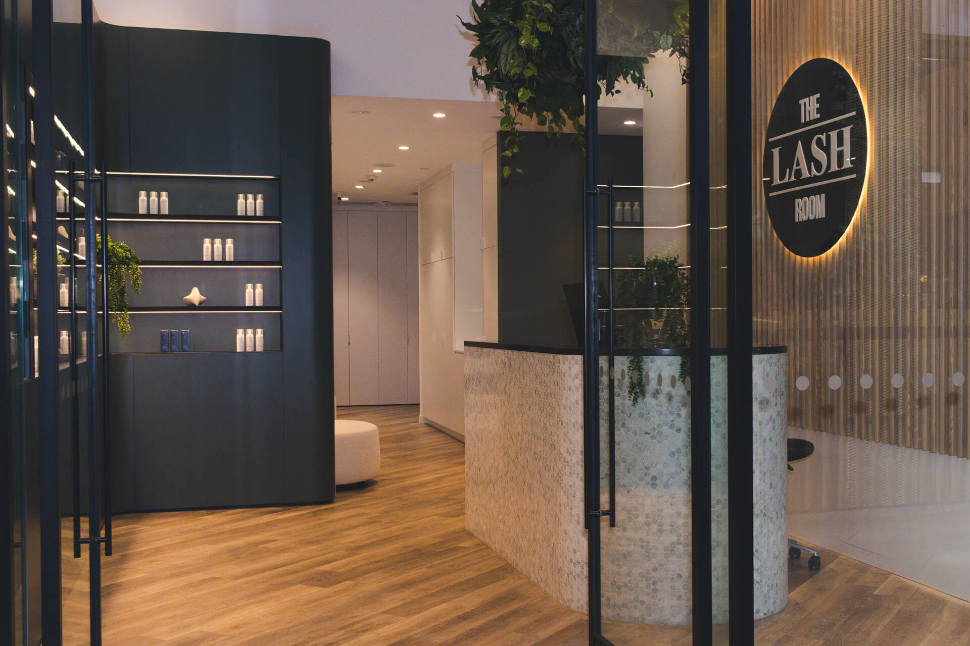 LASH ROOM - Image 6