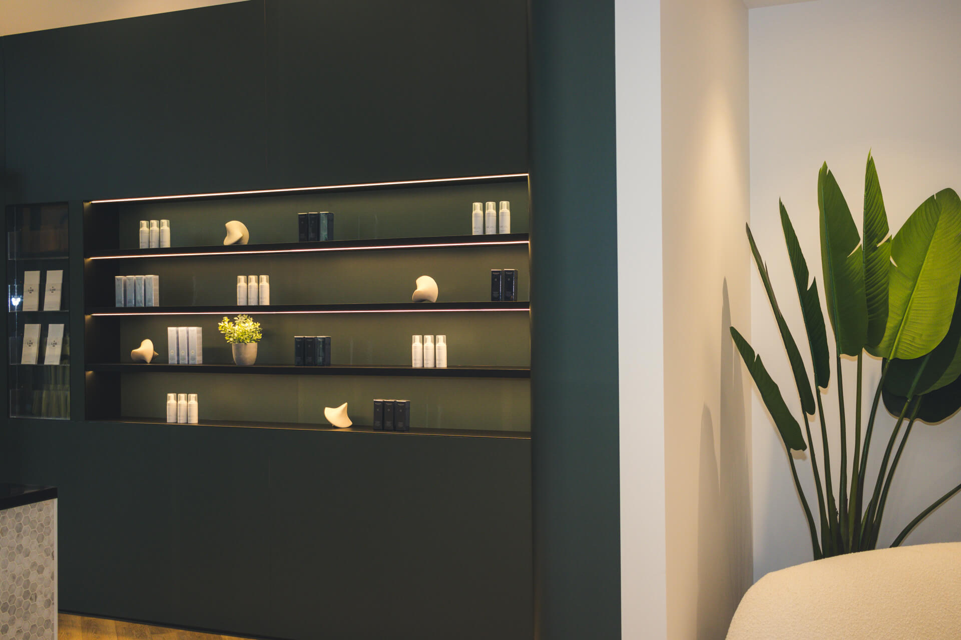LASH ROOM - Image 7